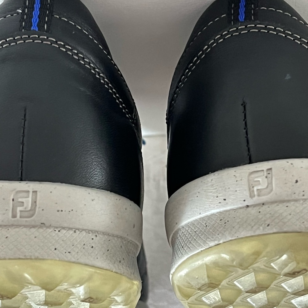 Mens size 11 FOOT JOY VERSALUXE all leather golf shoe. No longer made. - Picture 7 of 10